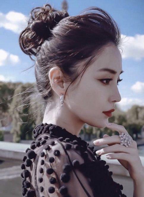 楊穎的側(cè)臉,鄭爽的側(cè)臉,趙麗穎的側(cè)臉,熱巴的側(cè)臉 漫畫(huà)里出來(lái)的 容貌